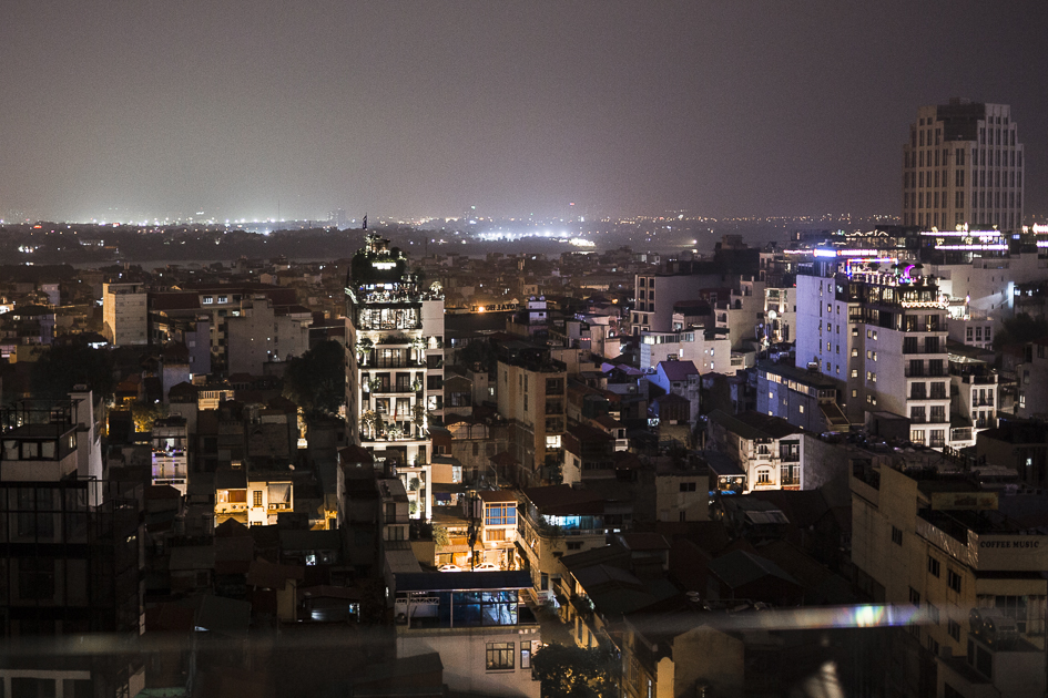 Nuit de Hanoï vietnam, sur un rooftop